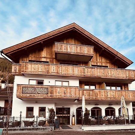 Burgstadl Aparthotel & Restaurant Ladis Bagian luar foto
