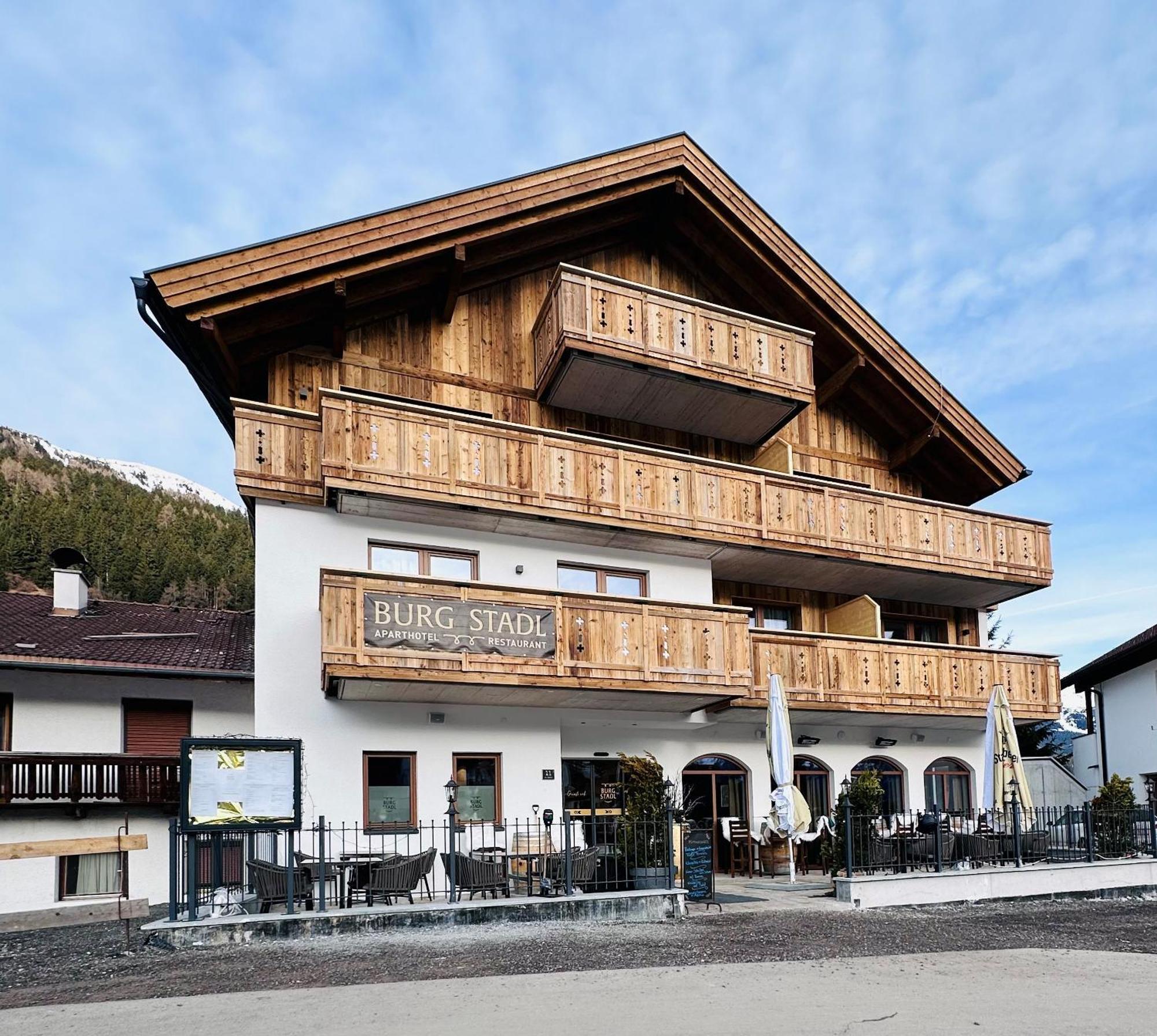 Burgstadl Aparthotel & Restaurant Ladis Bagian luar foto