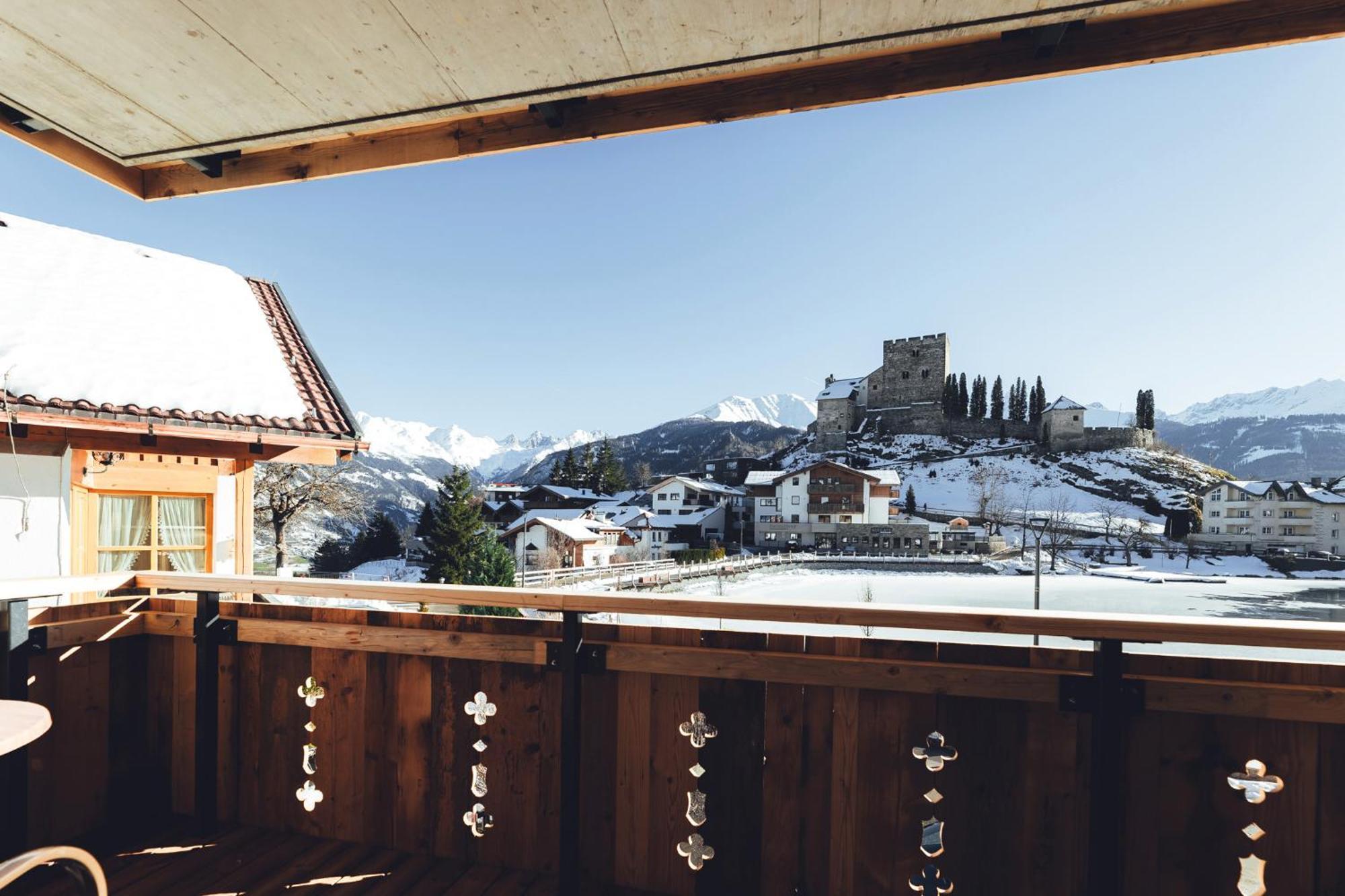 Burgstadl Aparthotel & Restaurant Ladis Bagian luar foto